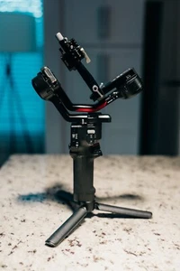 DJI Ronin RS 4 RS4 Handheld Gimbal Stabilizer for DSLR & Mirrorless Cameras - Picture 1 of 6