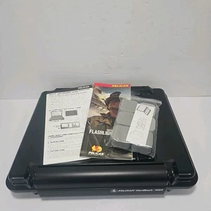 Custodia rigida per computer portatile Pelican 1080 impermeabile antischiacciamento - Foto 1 di 21