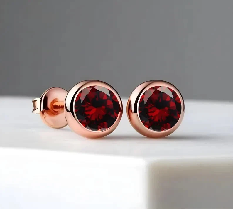 Juego de bisel pequeño enchapado en oro rosa de 14 k granate simulado corte redondo de 2 quilates Foto 1 de 4