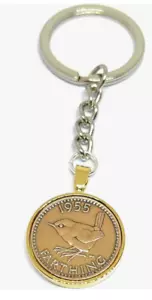 Massiver englischer Farthing 80. 1945 Schlüsselanhänger - Geschenkbox Idee 80. Geburtstag GLD - Bild 1 von 1
