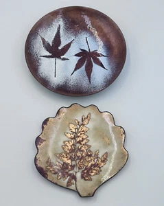 Vintage Copper Enamel PLATES ART Lot of 2 Maple Leaf & Fern 1969 Signed - Picture 1 of 8