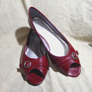 🩰 Talbots Peep Toe Flats sz 9 M Lipstick Red Patent Leather; Strap Details