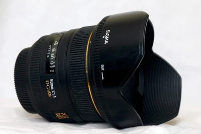 Sigma 50mm f/1.4 EX DG HSM Lens for Canon EF ,95+% New Tested w/ Hood +Lens Caps - Image 1 of 4