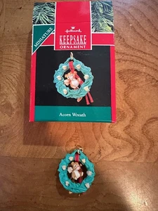 1990 Hallmark Keepsake Miniature Ornament Acorn Wreath - FREE SHIPPING - Picture 1 of 5