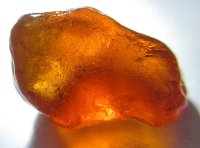 Faceta de granate espesartita áspera de Nigeria. 6,80 Crt Foto 1 de 4