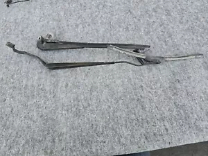 WINDSHIELD WIPER ARM ASSEMBLY 58k 08-19 MASERATI GRANTURISMO 4.2L M145 - Picture 1 of 5