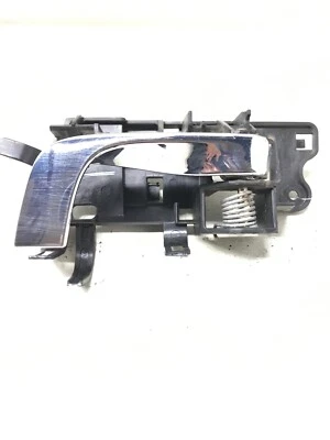 Rear Left/Driver Outside Door Handle Cadillac SRX 2004 2005 2006 2007 2008 2009 Foto 1 de 3