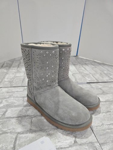 Stivali UGG grigio chiaro classici corti Flora Perf lana di pecora donna taglia 8 EU 39