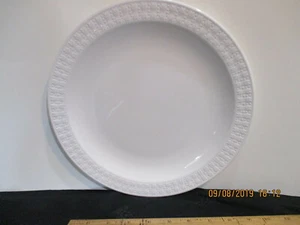 Corning Centura, White, Embossed Raised Tulips Border Dinner Plate (s) 10.5" - Picture 1 of 7