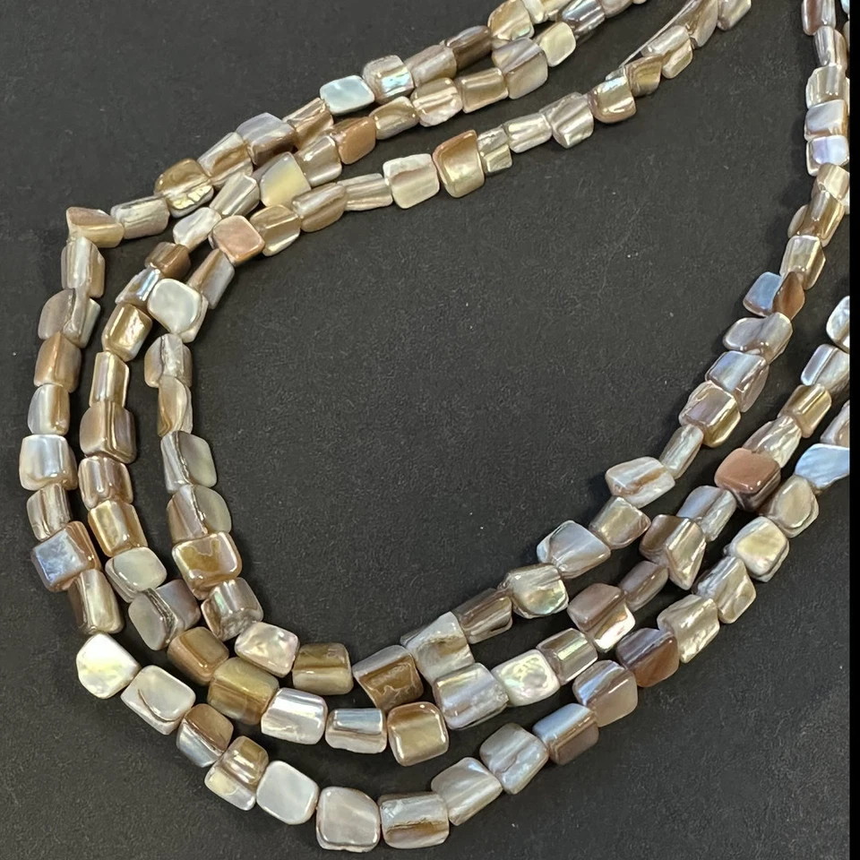 W5-15 - PERLMUTT SCHMUCKTEILE STRANG NATURFARBEN - Bild 1 von 1