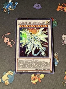 Mega paquete de latas YuGiOh - Stardust Sir Divine Dragon MP17-EN054 - casi nuevo - Imagen 1 de 3