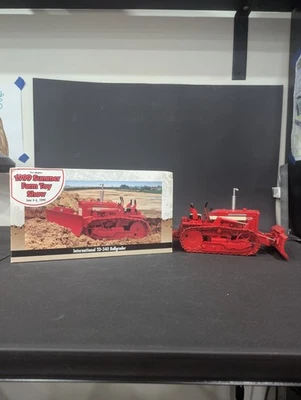 ERTL 1:16 DieCast International TD-340 Bullgrader '99 Summer Farm Toy Show - Image 1 of 4