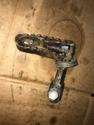 73,74 yamaha mx-360 левая подножка и кронштейн, 363-27412-01-00, mx-250,sc-500 - Изображение 1 из 4