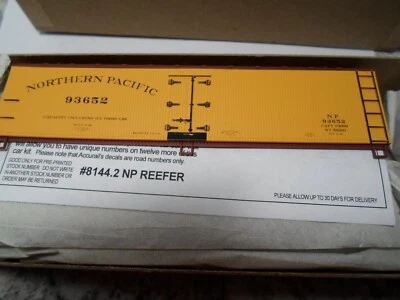 Accurail #8144B 40 ft wood refrigerator car, Northern Pacific RD #93652 - Image 1 of 2