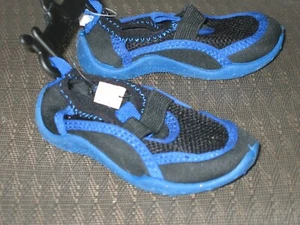 Gr. 5/6 kleine neu ohne Karton Wasserschuhe Kleinkind Jungen blau/schwarz Slipper - Bild 1 von 3