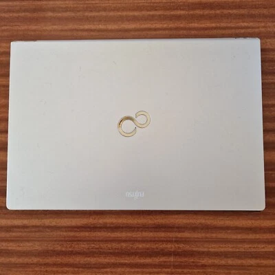 Fujitsu Lifebook U772 , i5 ,14" ,NO HDD, CRACKED SCREEN,TESTED TO BIOS ONLY (21) - Image 1 of 4