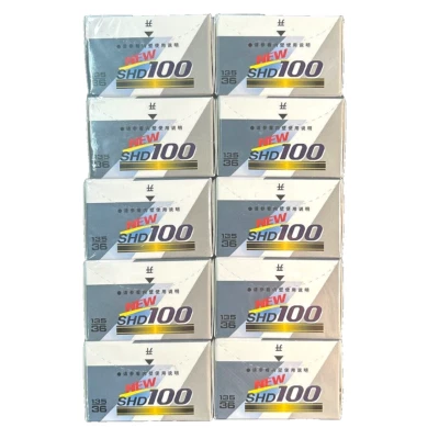 Lucky Film SHD100 B&W 负片 DX 胶片(35 毫米卷膜,36 张曝光)10 包 — 第 1/4 张图片