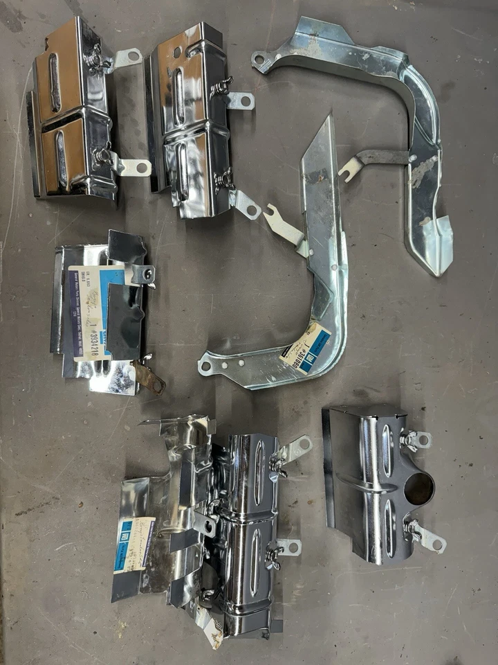 Nuevo de Lote Antiguo Chevy Corvette 1968-1979 Bujía de Encendido Cable Protector Térmico 327 350 SBC OE Foto 1 de 4