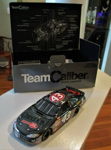 Dodge 1/24 2002 TC Richard Petty/John Andretti #43 cromo oscuro - nuevo en caja  - Imagen 1 de 2