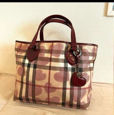 Burberry клетку сердце сумка с короткими ручками Дамская сумка сумочка в красный б/у - Изображение 1 из 4