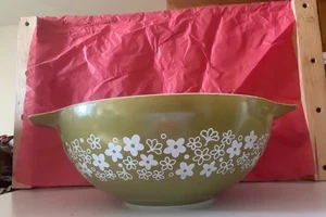 Large Vintage Green PYREX Spring Blossom Crazy Daisy 4 Qt. Mixing Bowl #444 USA - Picture 1 of 1
