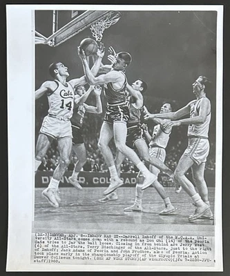 1960 Foto-Jerry West College Juego de Estrellas Darrell Imhoff Pruebas Olímpicas Foto 1 de 2