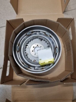 RENAULT MEGANE DACIA DUSTER CAPTURE 1.5DCi DUAL MASS FLYWHEEL  302054315R - Image 1 of 2