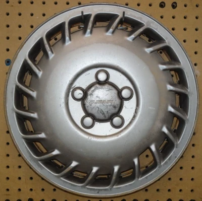 Cubierta de rueda tapacubos de 14" Subaru Legacy 1990-1991 usada OEM 28811AA010 60515 Foto 1 de 4