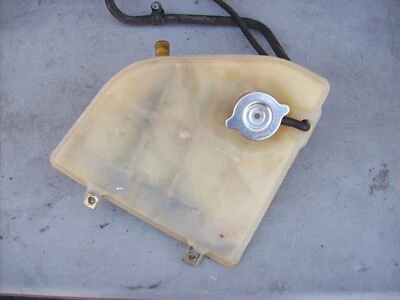 Porsche 944 - Depósito de desbordamiento de expansión de refrigerante Foto 1 de 4