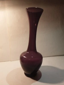 Lovely Vintage Glass Single Stem Bud Vase 8 Inches Tall. Purple. - Picture 1 of 4