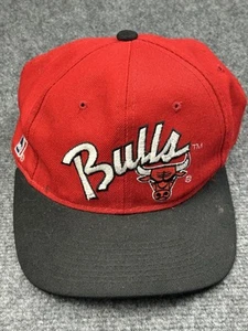 Vintage Chicago Bulls NBA Script Sports Specialties eng anliegende Mütze Größe 7 3/8 - Bild 1 von 9