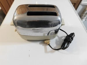 VINTAGE GENERAL ELECTRIC WHITE BAKELITE & CHROME TOASTER WORKS 1950'S #149T81 - Picture 1 of 8