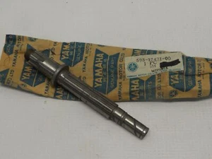 NOS YAMAHA 598-17421-00-00 DRIVE AXLE GT1 GT80 RD60 TY80 YZ80 DT80 MX80 - Picture 1 of 1