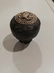 INDONESIA INDONESIAN TOBACCO BOX ENGRAVED GOLD PLAQUE sumatra 18-19 th cent - Imagen 1 de 4