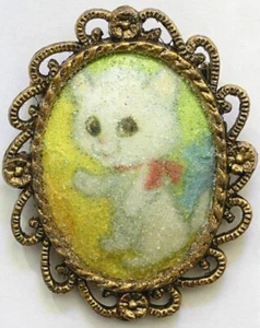 Vtg White Kitten Pin Sugar Crystal Finish Antiqued Gold Setting - Picture 1 of 1