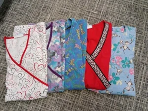 Womens Scrub tops size Small lot of 5 SB Scrubs Hearts Dragonflies Monkey Floral - Picture 1 of 17