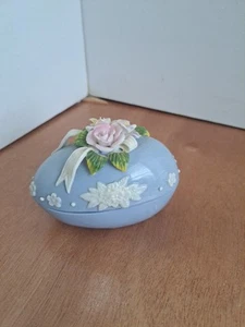 Caja baratija vintage Capodimonte azul floral forma ovalada - Imagen 1 de 4