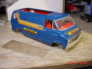 Vintage 1976 Dodge Tradesman Van Rebuilder 1/25 Scale MPC Plastic Model UPRM1 - Picture 1 of 8