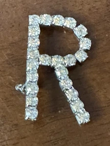 Vintage Strass Buchstabe R Initiale Brosche Anstecknadel 1,5 "hoch 1" breit Top Zustand - Bild 1 von 2