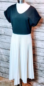 Elizabeth & Nicole Pleated Dress Size Large Missing Belt  - Picture 1 of 10