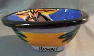 Ciotola ceramica dipinta a mano Hawaii 1996 palme decorative colorate luminose 6,5" - Foto 1 di 7