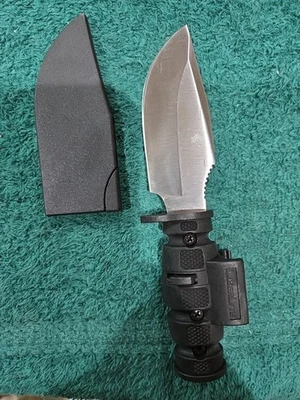 Ka-Bar Laserlyte Discontinued Pistol Bayonet silver blade with sheath. - Image 1 of 3