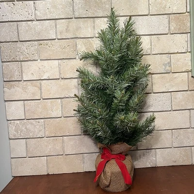 Christmas tree tabletop 25" x 8" burlap wrapped base - Image 1 of 4