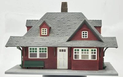 Atlas? AHM?  HO Gauge Passenger Station Complete, Assembled VG+ Cond - Image 1 of 4