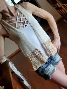 BARELY WORN! BUCKLE JEANS, DAYTRIP, Pieced Open Weave & Suede, Fringe Vest, XS - Bild 1 von 12