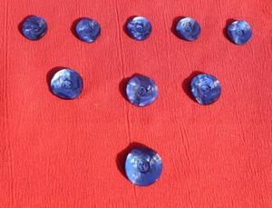 lot de 9 boutons vintage bleus différents diamètre neufs - Foto 1 di 1