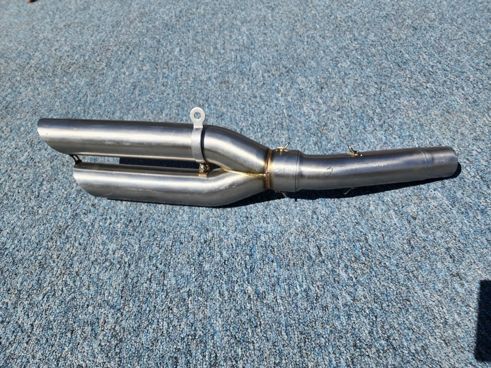 Silenciador de escape Danmoto Slip-on usado acero inoxidable doble punta Foto 1 de 4