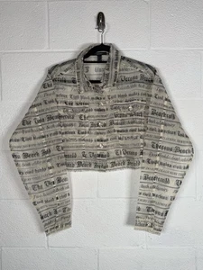 Camisa Top Forever 21 Aged Estampado Periódico Transparente Recortado Botón Gótico Y2K Mediana - Imagen 1 de 6