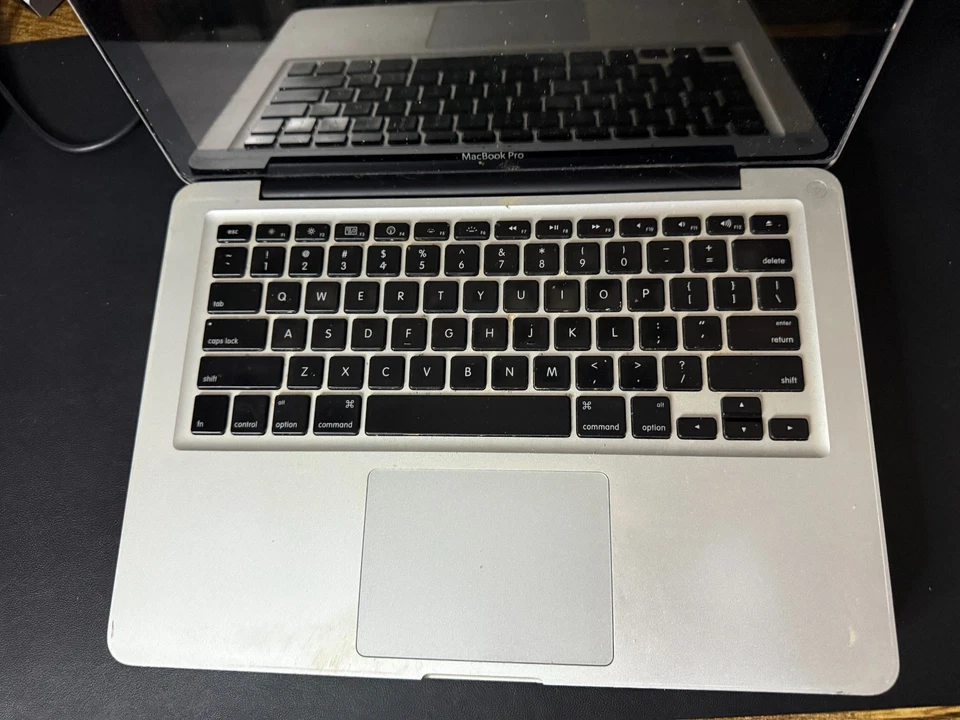 2-2010 MacBook Pro 13" 2010 Core 2 Duo@2.4GHz, 4GB RAM, 250GB HDD PARA REPUESTOS Foto 1 de 4