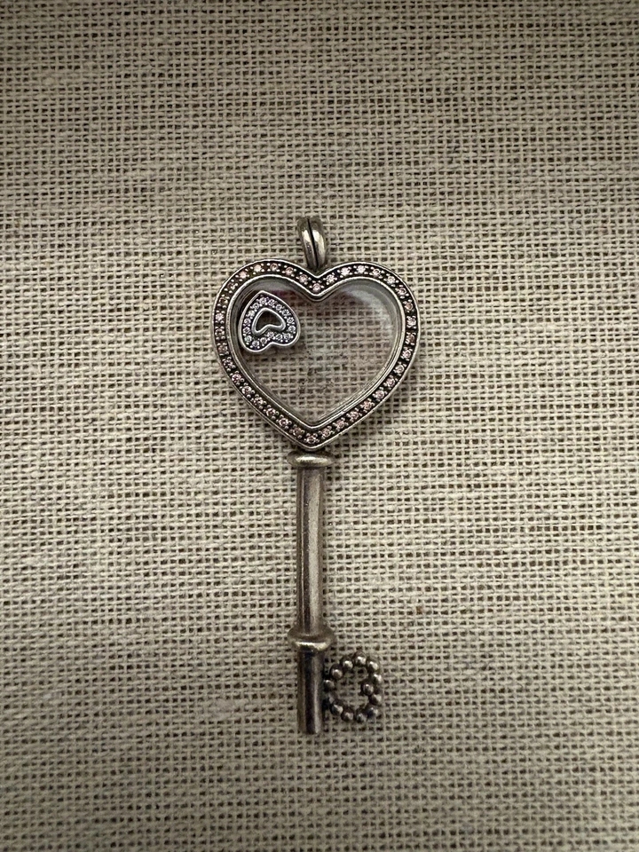 Auténtico Collar Pandora, Medallón Llave Flotante Grande Foto 1 de 1